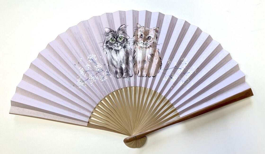 オーダー扇子「２匹の猫とカスミソウ」